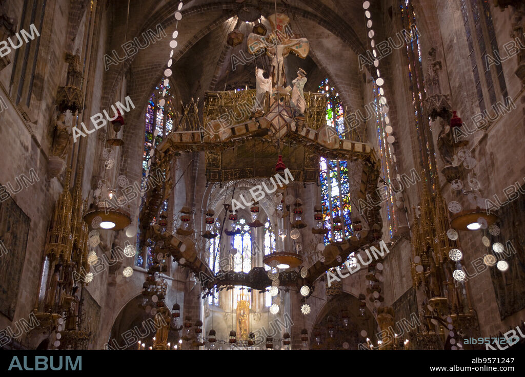 Catedral de Mallorca (s. XIII-s.XX). Baldaquin de Gaudí.Palma.Mallorca.Islas Baleares. España.