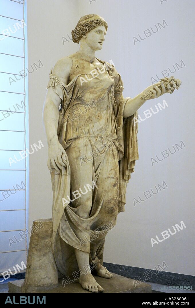 Escultura romana llamada Flora Maggiore. Siglo II d. C. Colección Farnese. Museo Arqueológico Nacional. Nápoles. Italia.