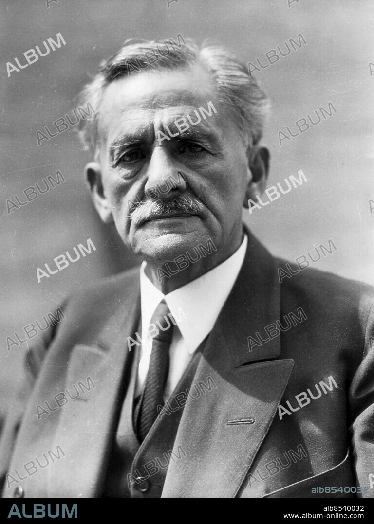 Orig. bildtext... TO ENDEAVOR TO CALCULATE THE VELOCITY OF LIGHT. Pasadena, Calif. Dr. Albert A. Michelson, internationally known scientist of the University of Chicago and the first American to be awarded the Noble Prize in Physics more than 20 years ago, recently arrived in Pasadena, Calf. to complete life-long experiments on the speed of light and to test the so-called ether drift element of the relativity theory as advanced by Einstein. From experiments made with light thrown back and forth from the summits of Mt. Wilson and Mt. Baldy, 22-miles apart, several years ago, Dr. Michelson calculated the velocity of light at 186,284 miles a second. For his new experiments, apparatus has been installed on Mt. San Jacinto and Mt. Wilson, 82 miles apart, and by throwing light between these two peaks he hopes to obtain a still more accurate check on his previous figures and arrive at a stated speed to be used by the entire scientific world. While in Pasadena, Calif. at the Mt. Wilson observatory, Dr. Michelson, who is 77-years-of age, will repeat the famous Michelson-Morley experiment made 30 years ago to demonstrate that the earth is not drifting through the ether wich scientists claim fills space, but is actually drifting with it, if there is any motion whatsoever. Photo shows Dr. Albert A. Michelson. Orig. bildtext... WINS HIGH SCIENCE AWARD. Prof. Albert A. Michelson of the Department of Physics of the University of Chicago, who was honored at a dinner at the Biltmore Hotel in New York last night when he was presented with a gold medal for distinctive work in science by the Society of Arts and Science. He shares honors with Dr. Robert A. Millikan, who received a similar award for his work in science. 2/23/29. Anm. Nobelpriset i fysik 1907 Ljusets hastighet persons: Albert Michelson sites: USA.