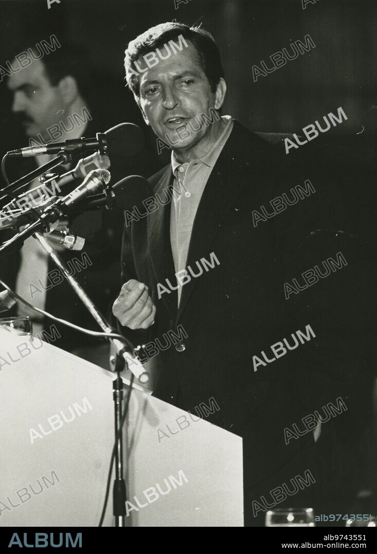 Adolfo Suárez, de Centro Democrático y Social, durante la campaña de las elecciones que tuvieron lugar en junio de 1987.