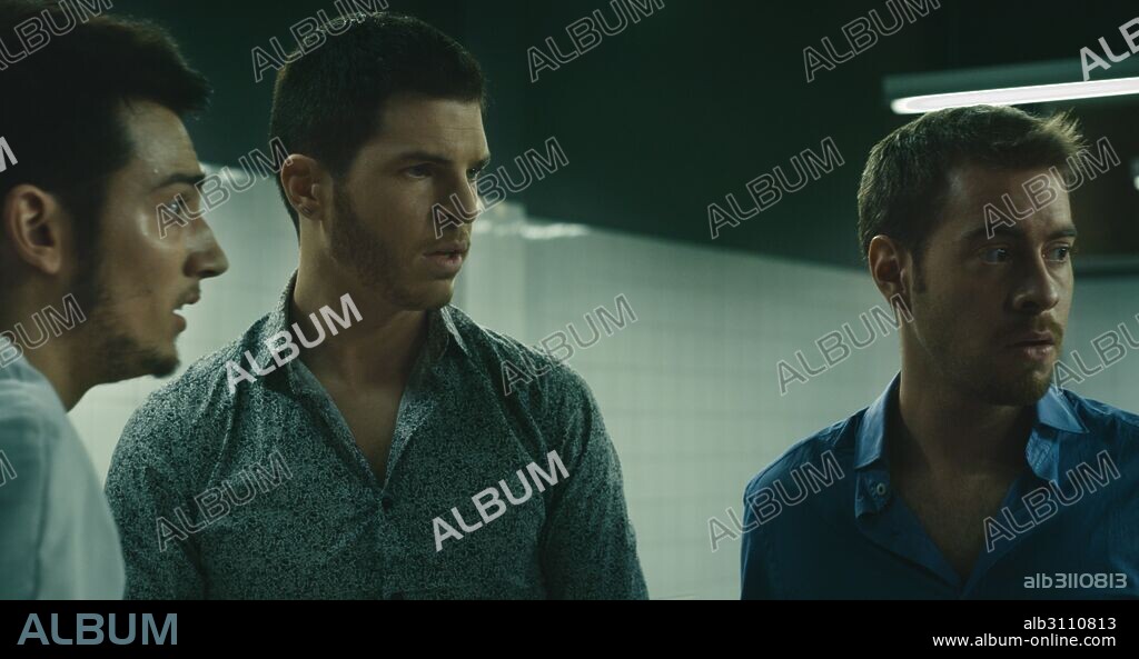 ALBERT CARBO, BERNAT SAUMELL y CRISTIAN VALENCIA en EL CADAVER DE ANNA FRITZ, 2015, dirigida por HECTOR HERNANDEZ VICENS. Copyright A CONTRALUZ FILMS/BENECE PRODUC/CINE DE GARAGE/CORTE Y CONFE.