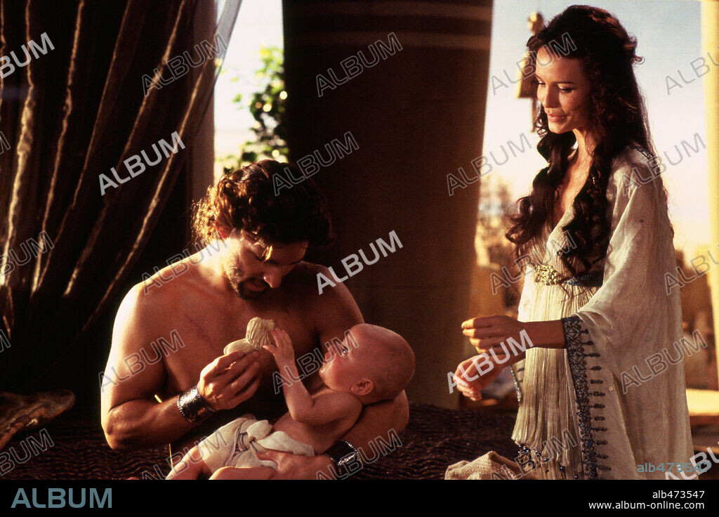 ERIC BANA and SAFFRON BURROWS in TROY, 2004, directed by WOLFGANG PETERSEN. Copyright WARNER BROS.