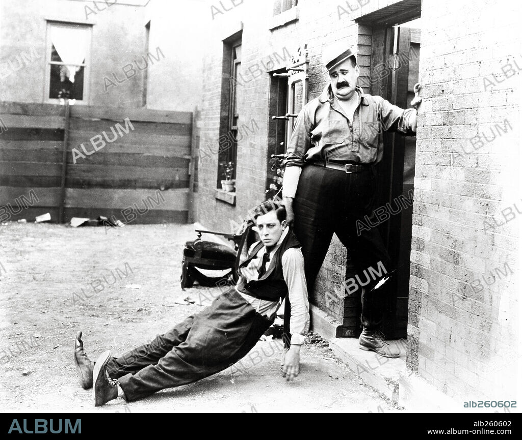BIG JOE ROBERTS and BUSTER KEATON in BACKYARD [1920], 1920 (NEIGHBORS [1920]), directed by BUSTER KEATON. Copyright COMIQUE FILM CORPORATION.