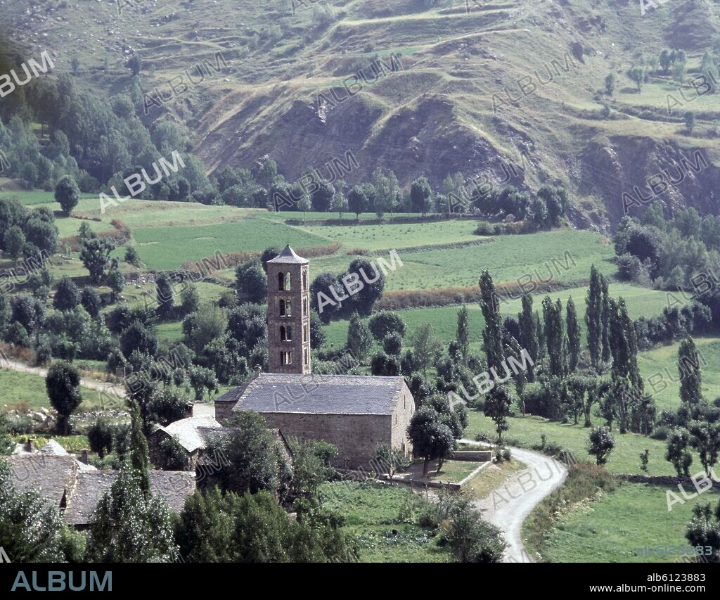 EXTERIOR DE LA IGLESIA DE SAN CLEMENTE - ROMANICO CATALAN CON INFLUENCIAS LOMBARDAS - SIGLO XII.