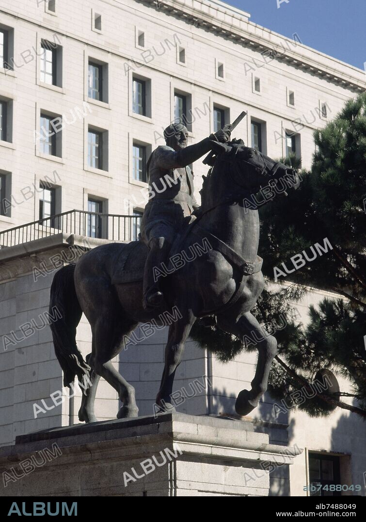 JOSE CAPUZ (1884-1964). ESTATUA ECUESTRE DEL GENERAL FRANCO SITUADA EN LA PLAZA DE SAN JUAN DE LA CRUZ - 1964.