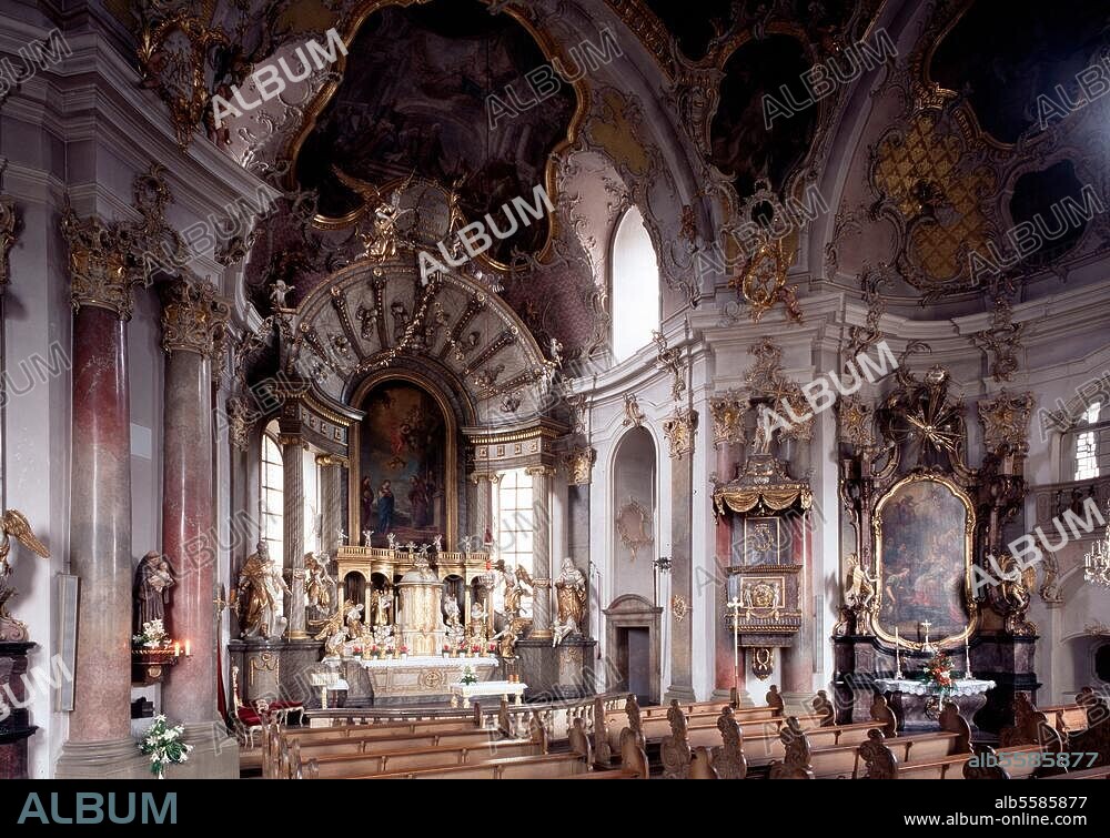 Würzburg (Unterfranken), "Käppele" - Wallfahrtskirche auf dem Nikolausberg. (erb. 1747-50; Arch.: Balthasar Neumann; Fresken von Matthäus Günther). Innenansicht mit Hochaltar (1797-99). Foto.