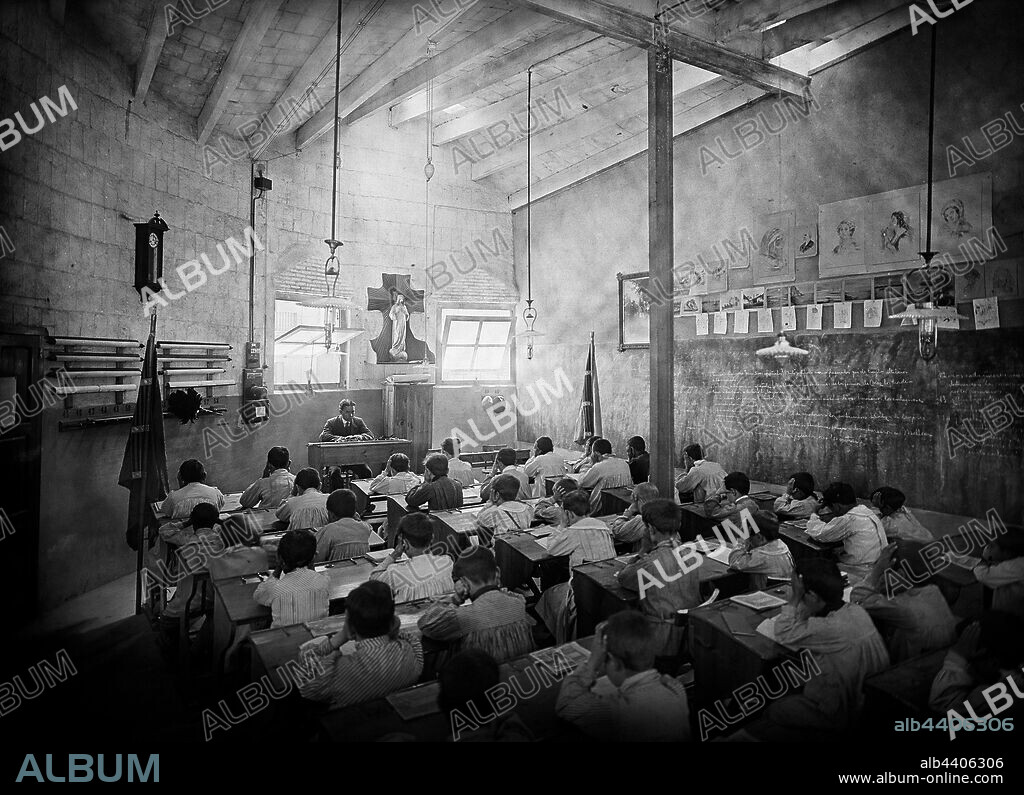 Schools for children of workers of the Sagrada Familia, Barcelona, 1910.