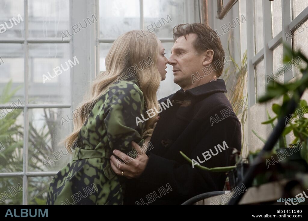 AMANDA SEYFRIED and LIAM NEESON in CHLOE, 2009, directed by ATOM EGOYAN. Copyright THE MONTECITO PICTURE COMPANY / RAFY.