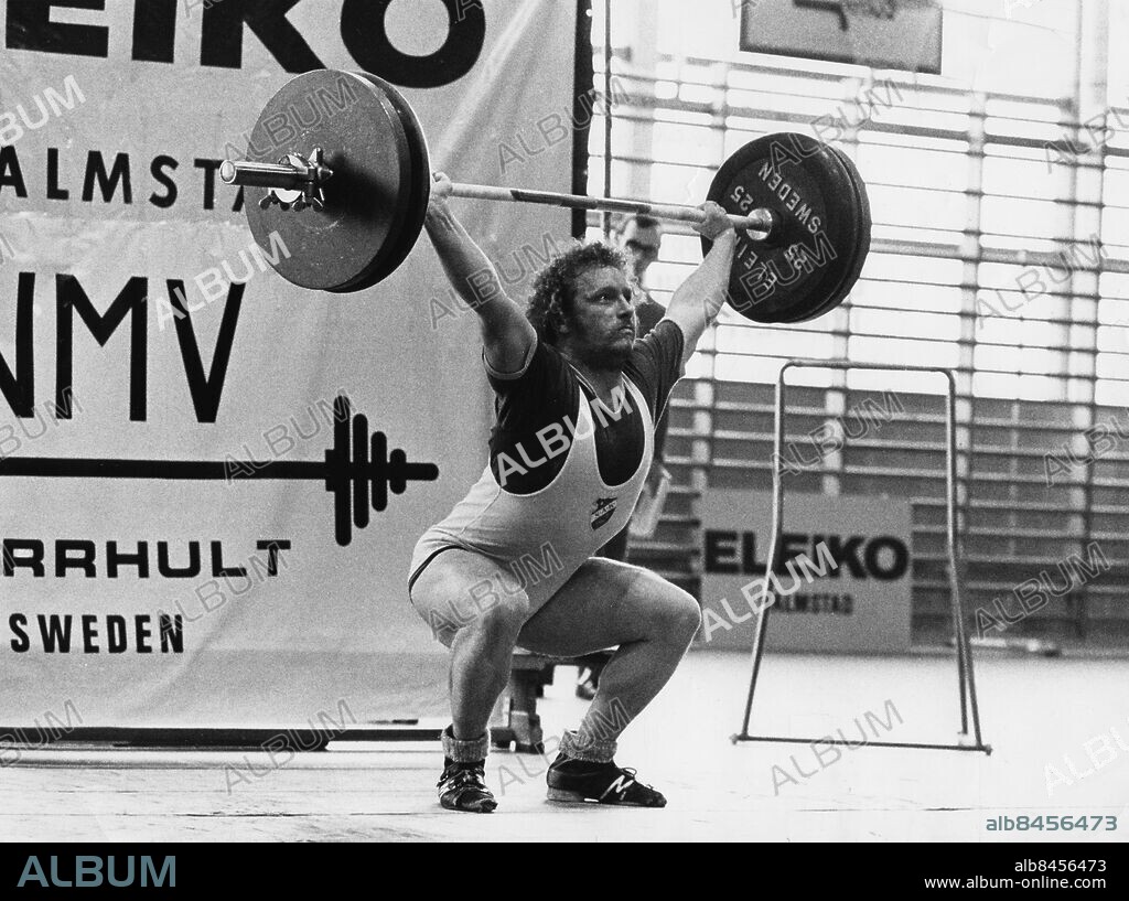 SUNDBYBERG 19730325. Lennart "Hoa-Hoa" Dahlgren blir svensk mästare i 90 kg-klassen. Det var Dahlgrens första SM-titel. Det kom sammanlagt att bli elva titlar i tyngdlyftning genom åren.. Foto: Olle Lindeborg / Scanpix/ Kod: 190.