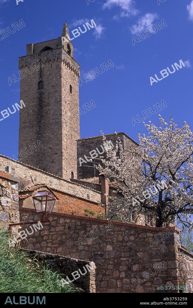 Torre Grossa, the highest tower at 54m, San Gimignano delle belle Torri, a medieval town and UNESCO World Heritage Site, Tuscany, Italy, Europe.