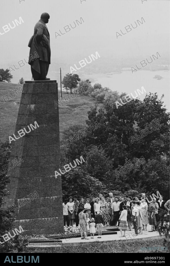 Monument on the grave of Taras Shevchenko. Shevchenko (1814-1861) was a Ukrainian poet, writer, artist, public and political figure, as well as folklorist and ethnographer. Supplied By: SCRSS - Society for Co-operation in Russian & Soviet Studies.