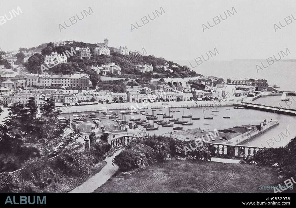 Weston-super-Mare, also known as Weston, North Somerset, England. A summer scene on the sands in the 19th century. From Around The Coast, An Album of Pictures from Photographs of the Chief Seaside Places of Interest in Great Britain and Ireland published London, 1895, by George Newnes Limited.