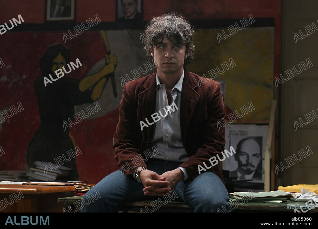 RICCARDO SCAMARCIO in MY BROTHER IS AN ONLY CHILD, 2007 (MIO FRATELLO E FIGLIO UNICO), directed by DANIELE LUCHETTI. Copyright CATTLEYA/BABE FILM.