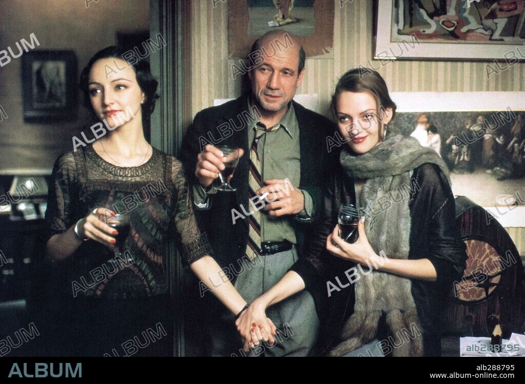 FRED WARD, MARIA DE MEDEIROS and UMA THURMAN in HENRY & JUNE, 1990, directed by PHILIP KAUFMAN. Copyright UNITED ARTISTS.