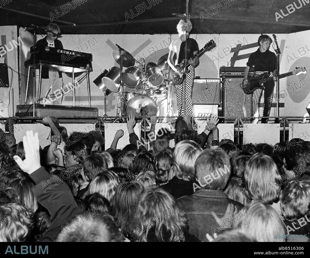 ARKIV 19800720. Popgruppen Noice från stockholmsförorten Gustavsberg med keyboardisten Freddie Hansson, trumslagaren Robert Klasén, sångaren Hasse Carlsson och basisten PeO Thyrén uppträder i Limhamn 1980.. Foto:Ulf Ryd / XP / SCANPIX / Kod: 38. **AFTONBLADET OUT**.