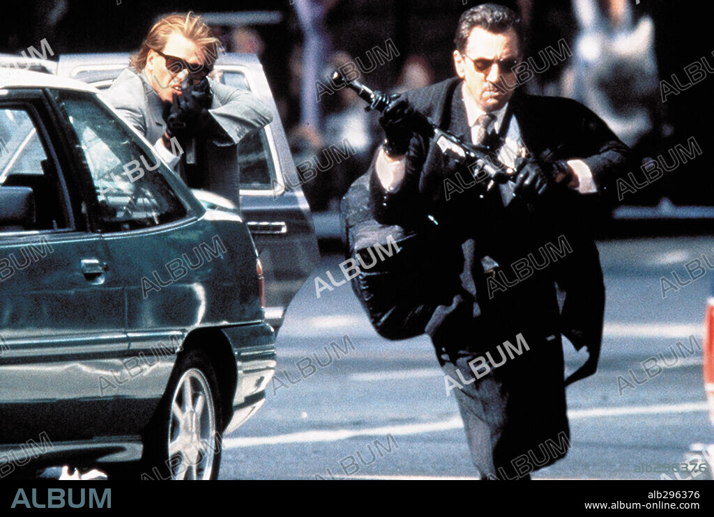 ROBERT DE NIRO y VAL KILMER en HEAT, 1995, dirigida por MICHAEL MANN. Copyright WARNER BROTHERS.