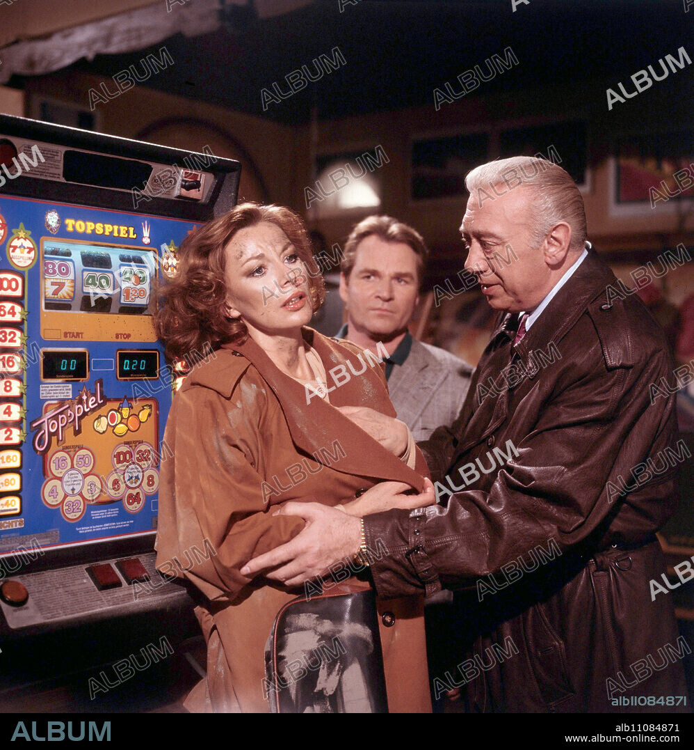 DERRICK / Judith / D 1990 / Zbynek Brynych / Judith (EVELYN OPELA) was injured in the drug den. Inspector Klein (FRITZ WEPPER) and Chief Inspector Derrick (HORST TAPPERT) want to help her.