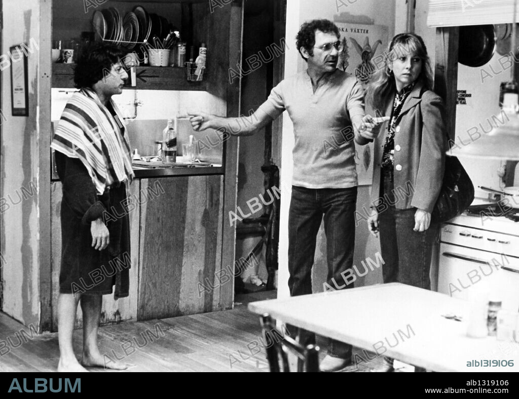 DUSTIN HOFFMAN and SYDNEY POLLACK in TOOTSIE, 1982, directed by SYDNEY POLLACK. Copyright COLUMBIA PICTURES.
