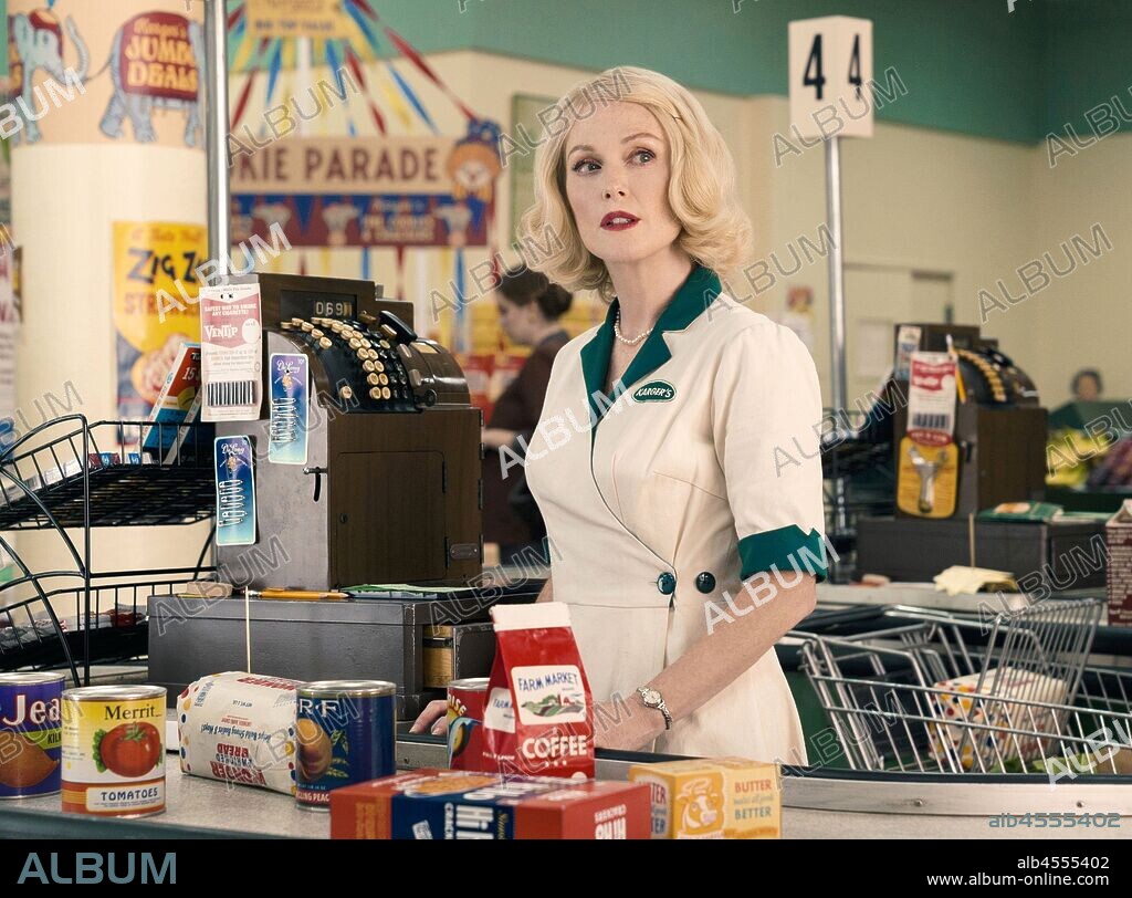 JULIANNE MOORE en SUBURBICON, 2017, dirigida por GEORGE CLOONEY. Copyright BLACK BEAR PICTURES.