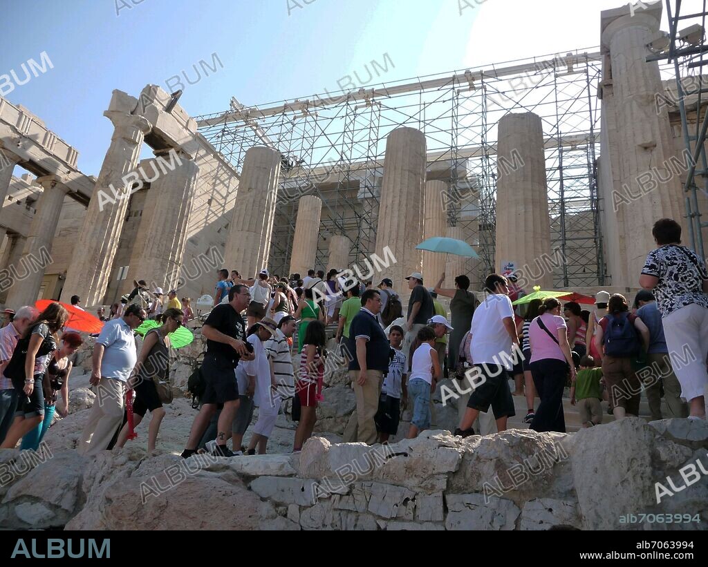 MNESICLES-ARQUITECTO GRIEGO DEL SIGLO V AC. PROPILEOS - ENTRADA MONUMENTAL A LA ACROPOLIS DE ATENAS - SIGLO V AC.