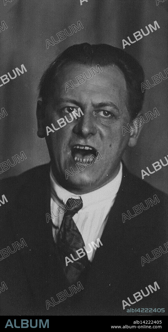 MAN RAY. Kurt Schwitters reciting the “Ursonate”.