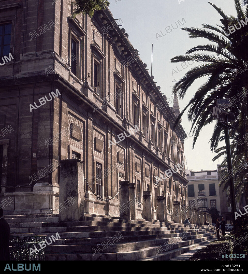 JUAN DE HERRERA 1530-97 Y JUAN DE MIJARES. EDIFICIO DEL ARCHIVO DE INDIAS ANTIGUA LONJA DE SEVILLA Y CASA DE LA CONTRATACION - SIGLO XVI - RENACIMIENTO ESPAÑOL - FOTO AÑOS 60.