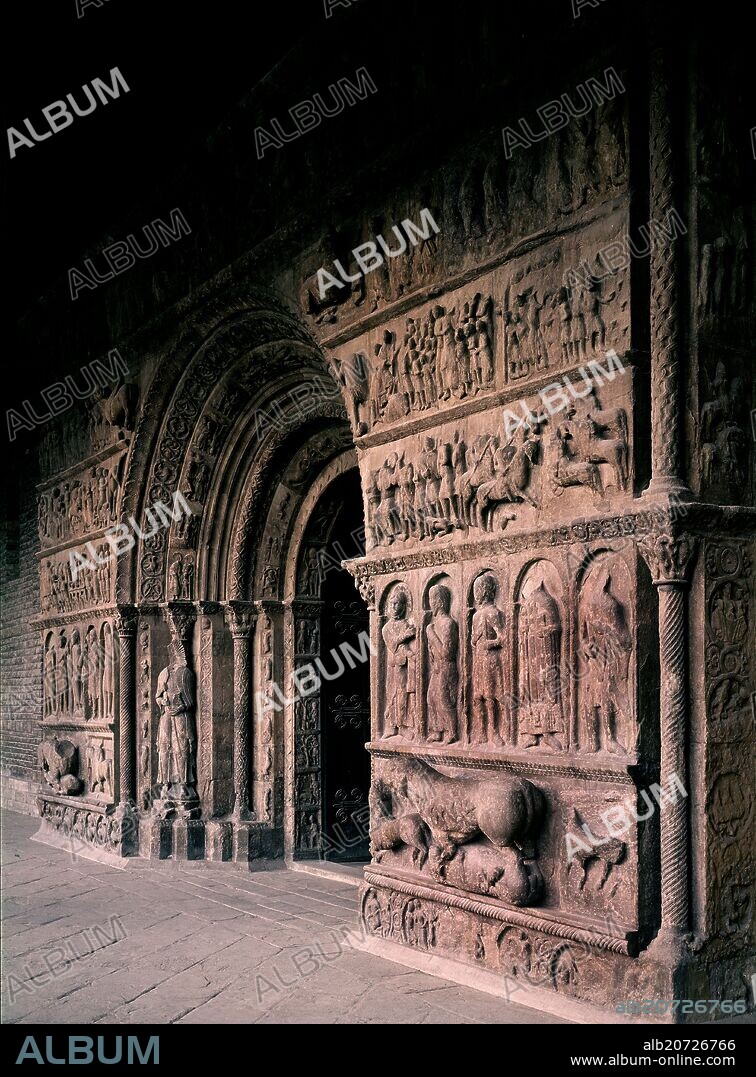 PORTADA ROMANICA DEL MONASTERIO DE SANTA MARIA DE RIPOLL - SIGLO XII.