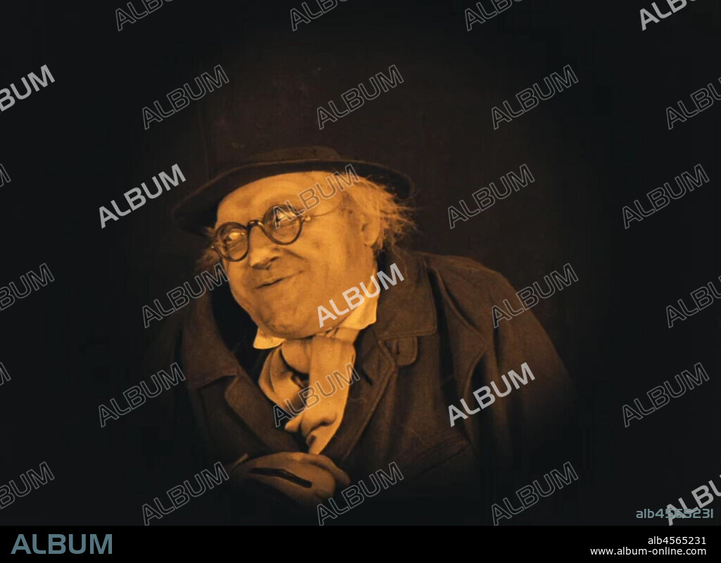 THE CABINET OF DR. CALIGARI, 1920 (DAS CABINET DES DR. CALIGARI), directed by ROBERT WIENE. Copyright DECLA-BIOSKOP.