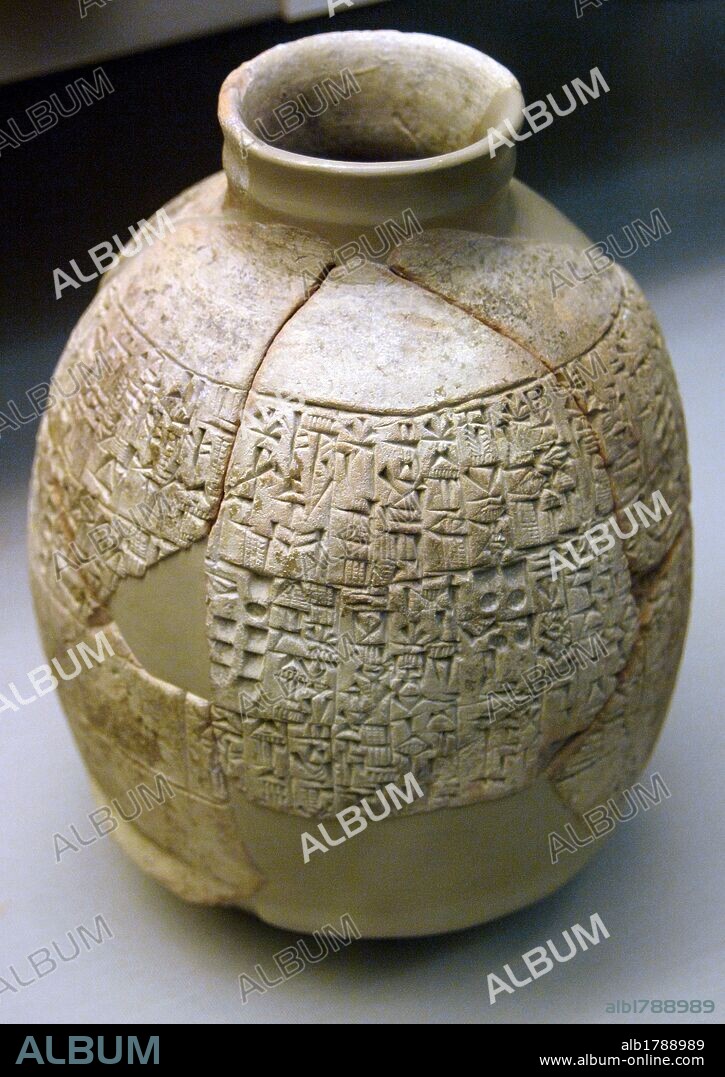 Mesopotamia. Terracotta vase. Probably from Umma. Iraq. Early Dynastic Period. 2330 BC. Document referring to a conflict between the city-states of Umma and Lagash in ancient Sumer. British Museum. London. England. United Kingdom.