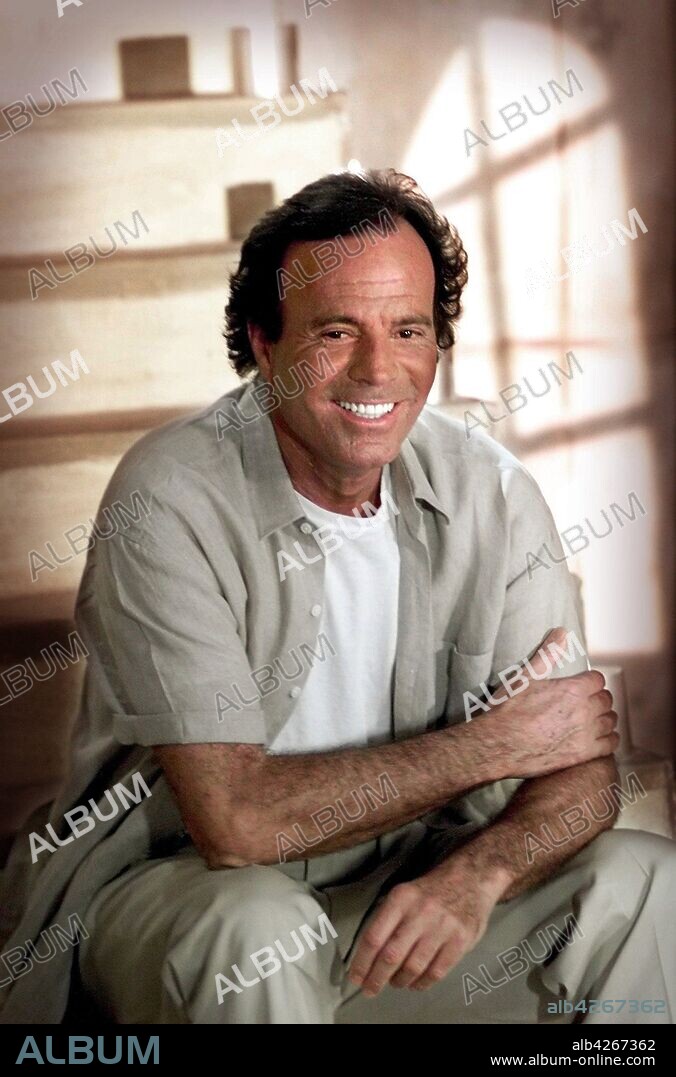 May 30, 2000, U.S.: Singer JULIO IGLESIAS has recycled modern currents into his new album, 'Noche de Cuatro Lunas. 30/05/2000