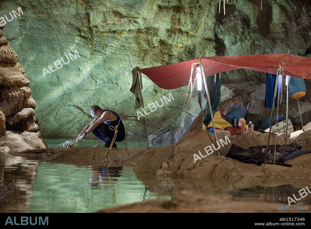 EL SANTUARIO, 2011 (SANCTUM), dirigida por ALISTER GRIERSON. Copyright UNIVERSAL PICTURES.
