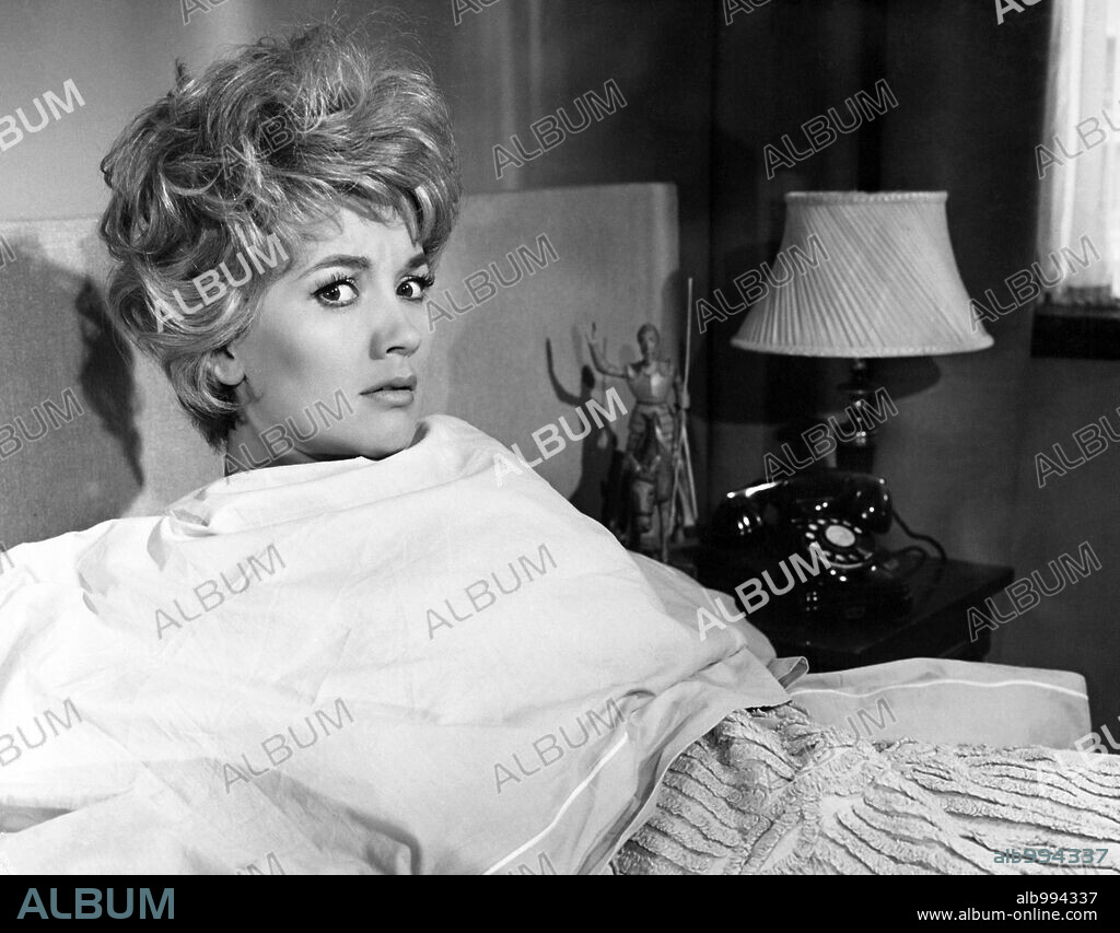 LISELOTTE PULVER en UNA CHICA CASI FORMAL, 1963, dirigida por LADISLAO VAJDA. Copyright FONO FILM.