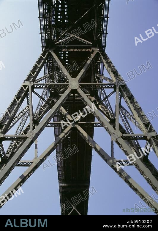 Hochdonn (Schleswig-Holstein), Hochbrücke Hochdonn (Eisenbahnbrücke über den Nord-Ostsee-Kanal; erbaut 1913-1920, Länge 2.218 m). Teilansicht der Brücke von unten. Foto, undat.