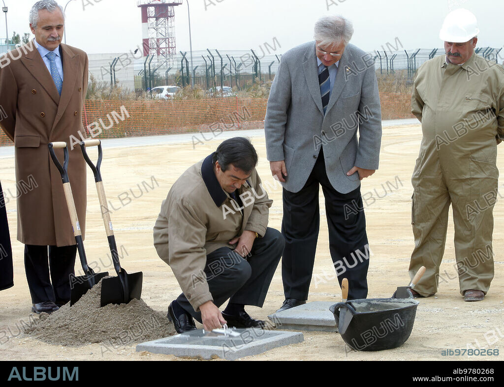 Barcelona 12/18/03......Clos with Minister Alvarez Cascos first stone south terminal Airport...Ftos.Elena Carreras...Archdc.