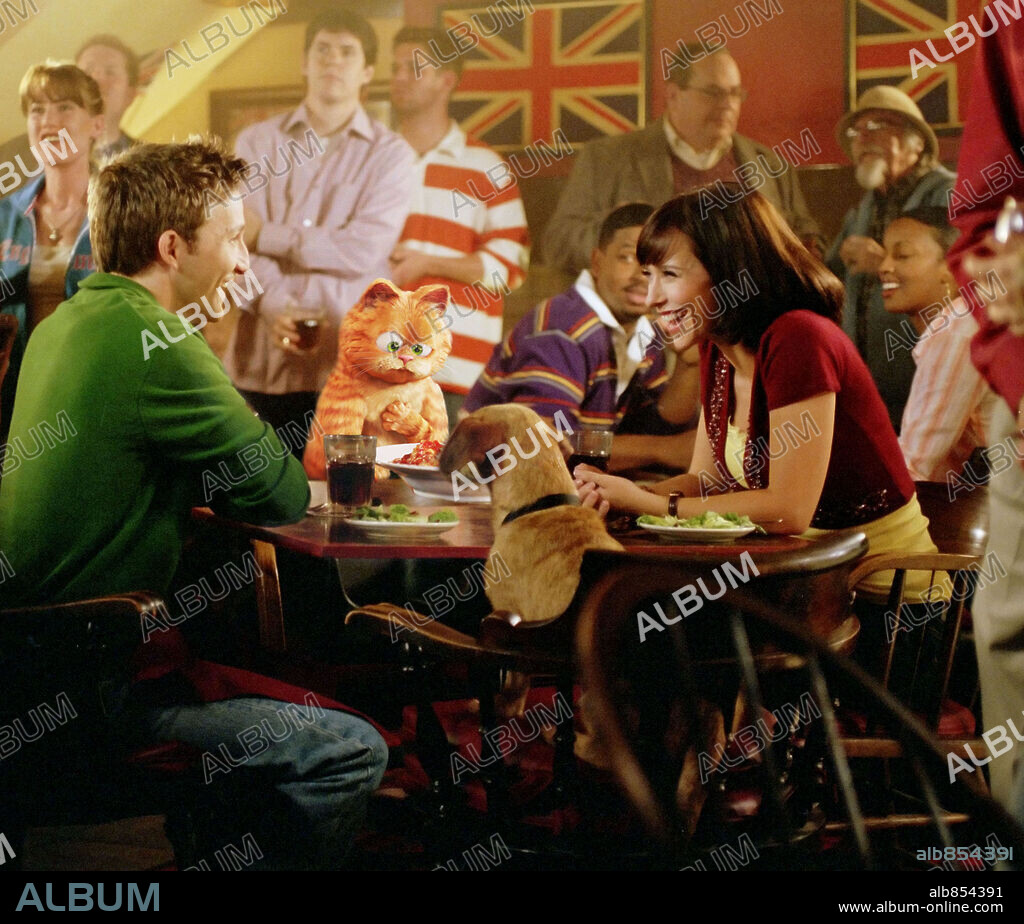 BRECKIN MEYER and JENNIFER LOVE HEWITT in GARFIELD: A TAIL OF TWO KITTIES, 2006, directed by TIM HILL. Copyright 20TH CENTURY FOX / LA MANA, GEMMA.