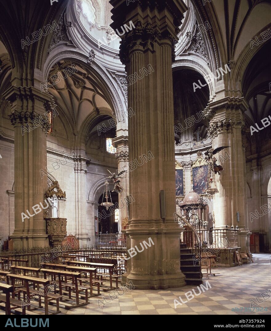 INTERIOR DE LA CATEDRAL DE GUADIX CONSTRUIDA ENTRE LOS SIGLO XVI Y XVIII.