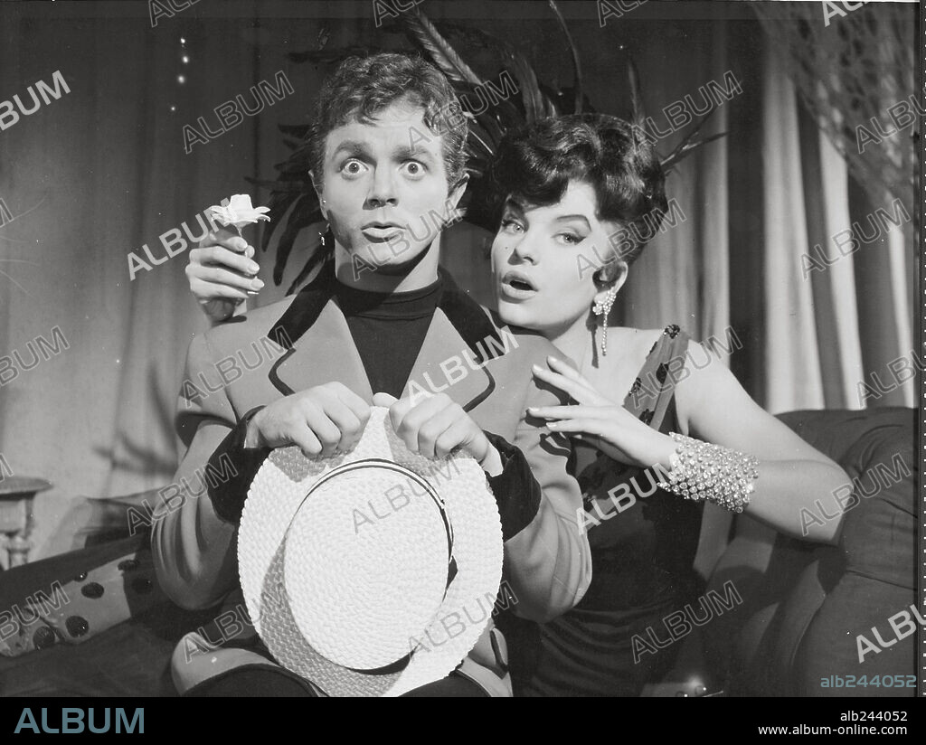 ALFREDO ALARIA en DIFERENTE, 1962. Copyright AGUILA FILMS.