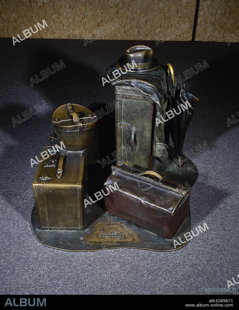 Eduardo Urculo (Santurce, 1938-Madrid, 2003). Escultor y pintor español. "El Viajero". Escultura realizada en el año 1991. Ubicada en la Estación de Atocha (Renfe). Madrid. España.