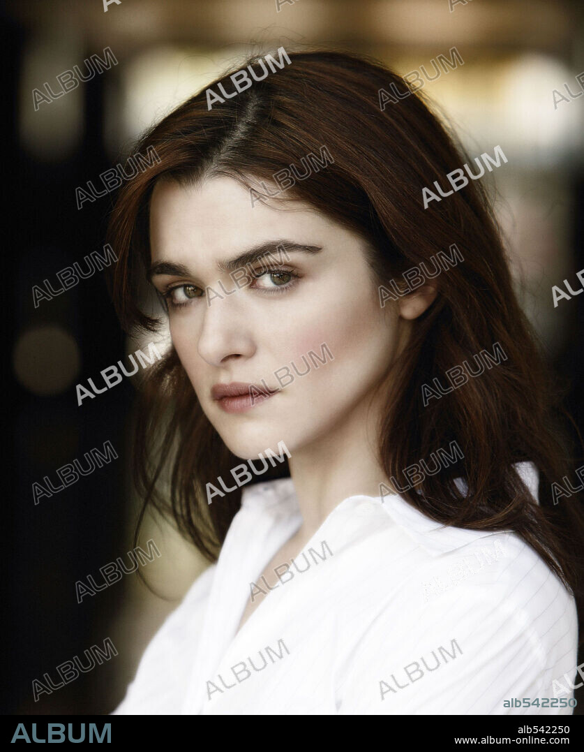 RACHEL WEISZ in CONSTANTINE, 2005, directed by FRANCIS LAWRENCE. Copyright WARNER BROS. PICTURES.