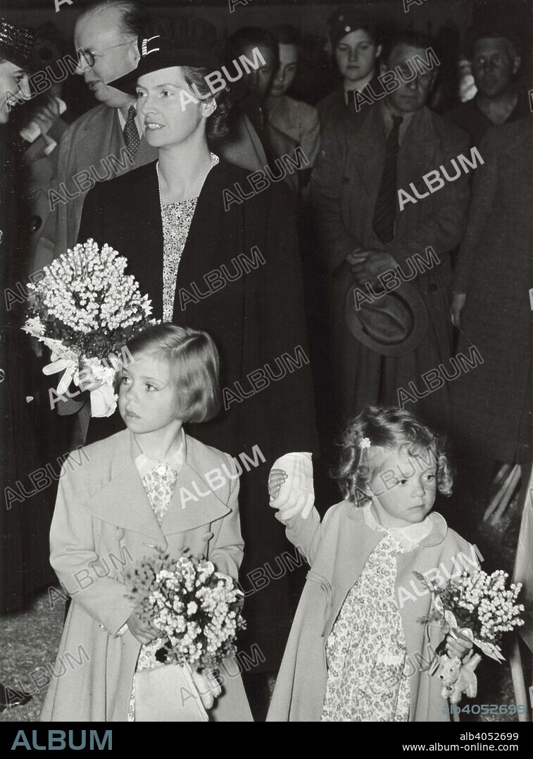 Princesses Sibylla, Margaretha and Birgitta of Sweden visiting a dog show, 1 June 1940. Princess Sibylla (1908-1972), wife of Prince Gustaf Adolf, Duke of Västerbotten, with their two eldest daughters, Princess Margaretha (1934-) and.Princess Birgitta (1937-).
