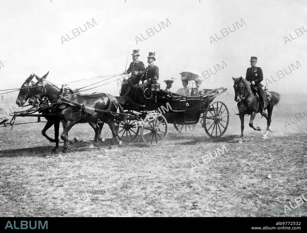 June 3, 1906. Yesterday's military review in Carabanchel. HM Queen María Cristina and Ss.Aa. The Princess of Wales and the Infanta María Teresa in the camp.