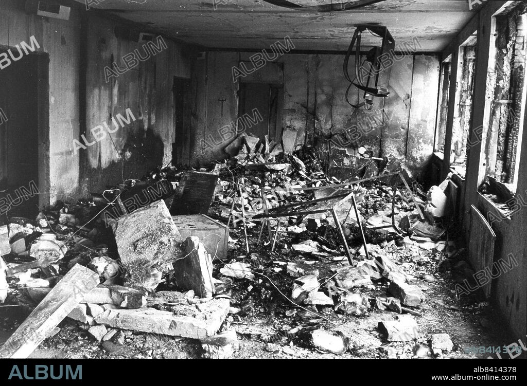 STOCKHOLM 1975 . Västtyska ambassadramat i Stockholm. En grupp tyska Baader-Meinhof-terrorister ockuperade Västtysklands ambassad och tog ett flertal personer som gisslan. Två i gisslan avrättades då den västtyska regeringen inte gick med på att frige fängslade terrorister. Två terrorister dog senare i en bombexplosion.. Förödelsen på Västtyska ambassaden . Foto: DEX / TT / Kod: 192.