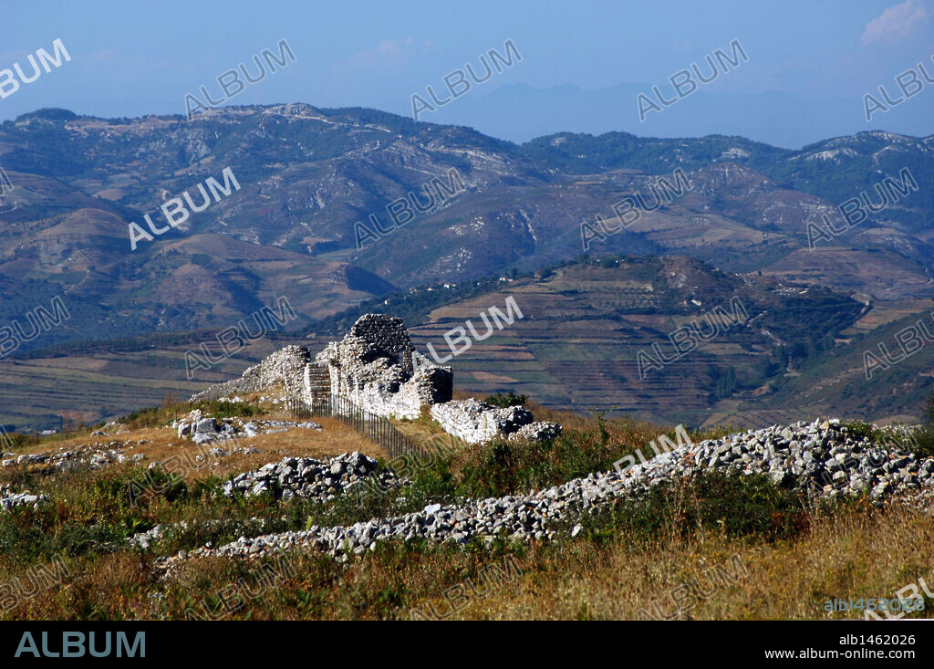 ARTE ROMANO. REPUBLICA DE ALBANIA. Restos de la Muralla de Victorinus (Victorino). Finales del s. IV d. C. Ruinas de Byllis.