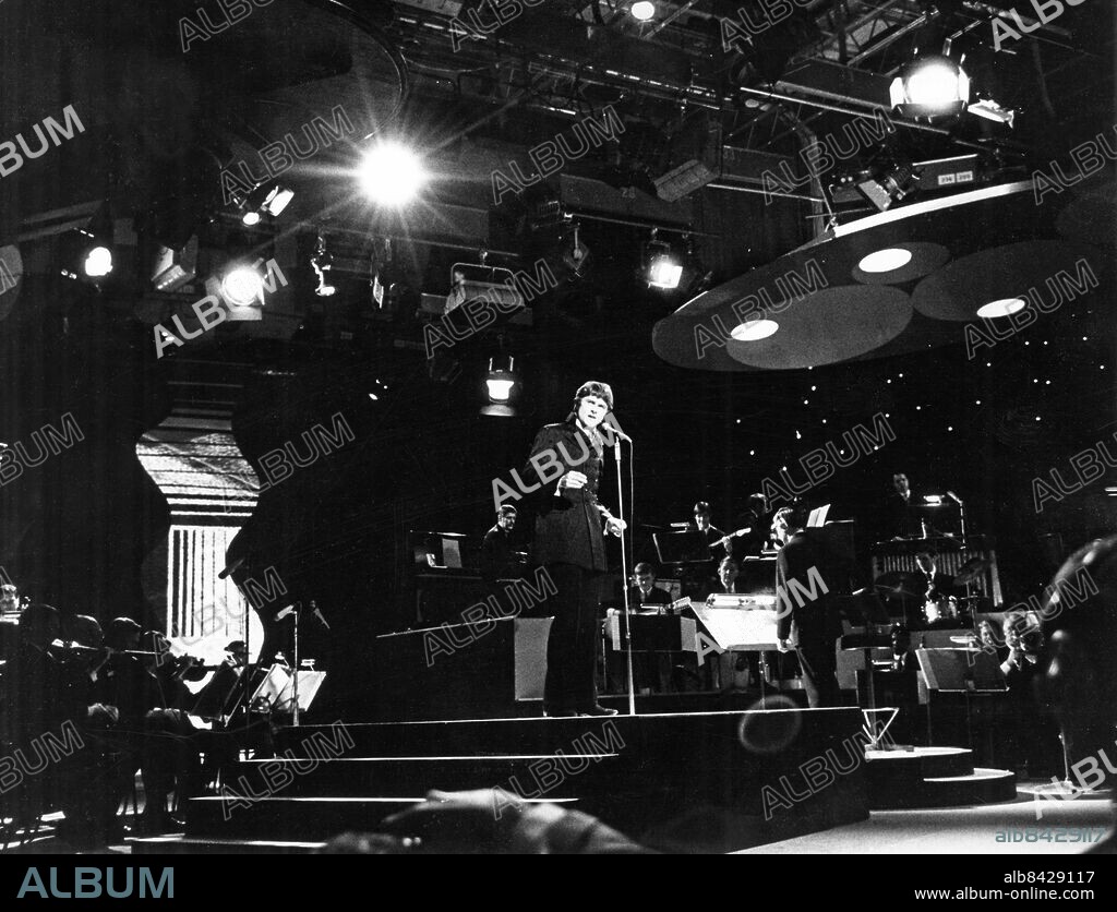 MELODIFESTIVALEN 1968 på Cirkus i Stockholm Claes-Göran Hederström segrade med låten Det börjar verka kärlek, banne mig Foto: Bo-Aje Mellin / RiR / SVT / Kod: 5600 RiR 18914 sv/v Mapp: EUROVISIONSSCHLAGERN 1968 Svenska uttagningen Vinnare: Claes-Göran Hederström med "Det börjar verka kärlek banne mig" TV musik Schlager persons: CLAES-GÖRAN HEDERSTRÖM sites: STOCKHOLM;SVERIGE. Bilden får endast användas i programpresenterande sammanhang. Fotografens namn, Sveriges Television samt programmets titel skall alltid anges.