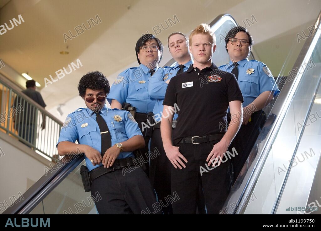 MICHAEL PENA, JESSE PLEMONS, SETH ROGEN, JOHN YUAN and MATT YUAN. JESSE PLEMONS, JOHN YUAN, MATT YUAN, MICHAEL PEÑA and SETH ROGEN in OBSERVE AND REPORT, 2009, directed by JODY HILL. Copyright DE LINE PICTURES/LEGENDARY PICTURES.