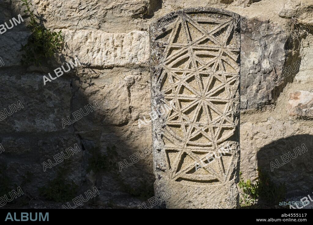 estela funeraria, Monasterio de Santa María la Real de Iranzu, siglo XII - XIV, camino de Santiago, Abárzuza, Navarra, Spain, Europe.
