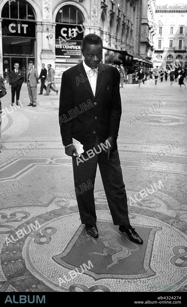 The American singer and pianist Nat King Cole standing on the mosaic of the bull in Galleria Vittorio Emanuele II. Milan, May 1960 (Credit Image: © Sergio Del Grande/Mondadori Portfolio via ZUMA Press). 04/12/2018