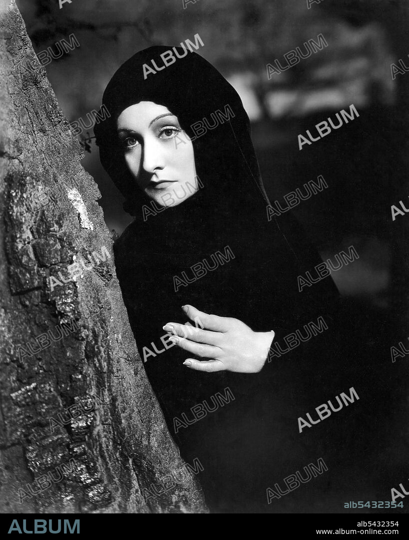 GLORIA HOLDEN in DRACULA'S DAUGHTER, 1936, directed by LAMBERT HILLYER. Copyright UNIVERSAL PICTURES.