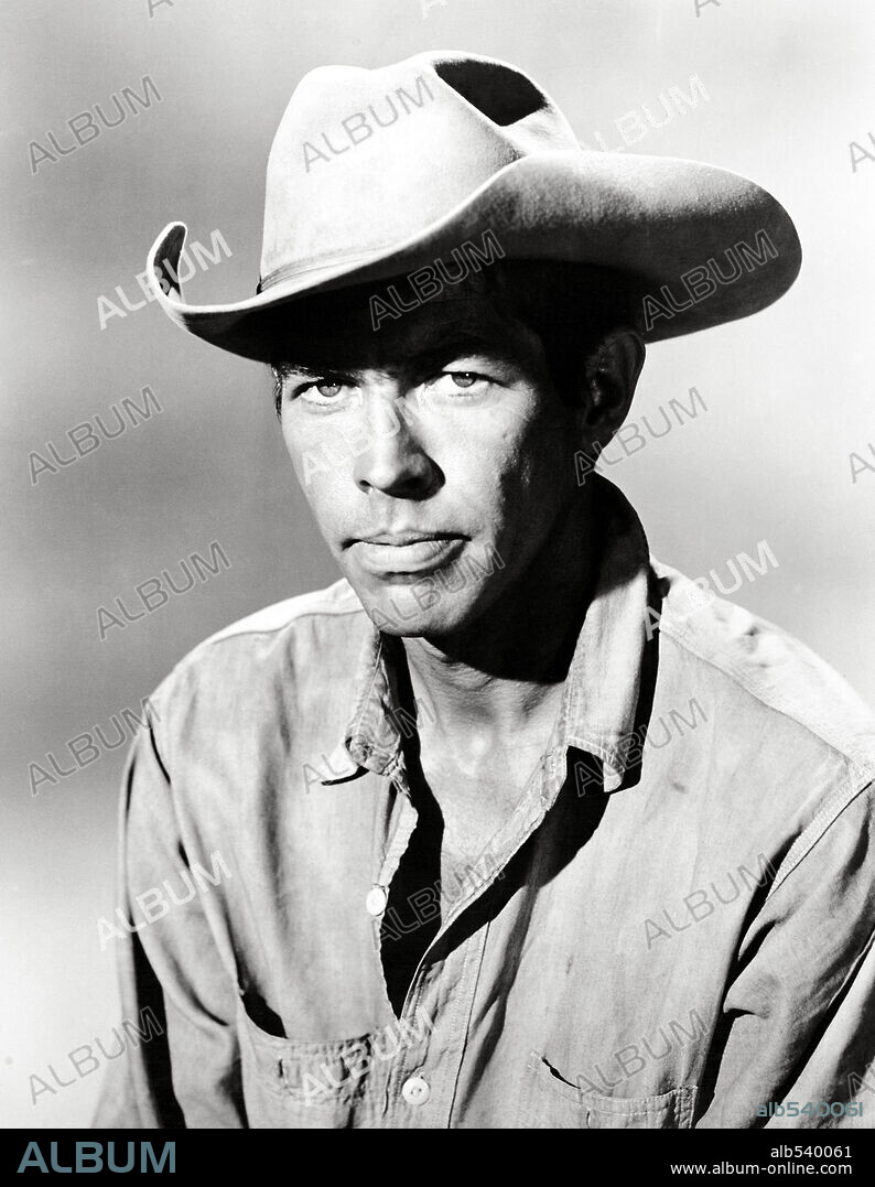 JAMES COBURN in THE MAGNIFICENT SEVEN, 1960, directed by JOHN STURGES. Copyright UNITED ARTISTS.