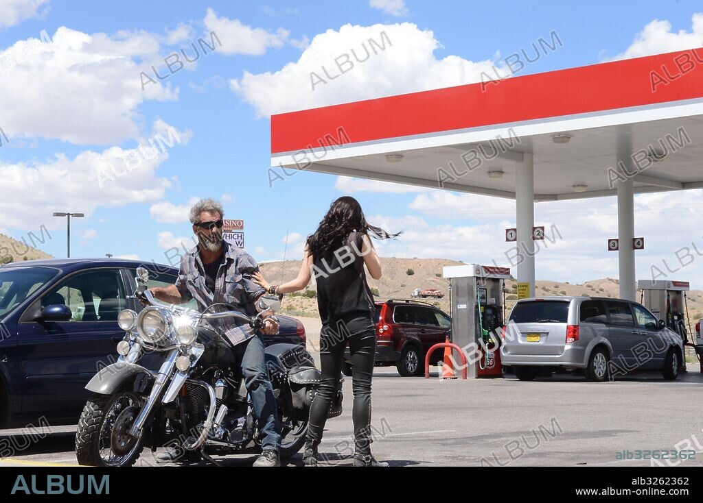 ERIN MORIARTY and MEL GIBSON in BLOOD FATHER, 2016, directed by JEAN-FRANCOIS RICHET. Copyright WHY NOT PRODUCTIONS.